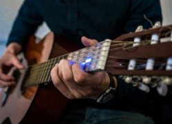 Можно ли самому научиться играть на гитаре?