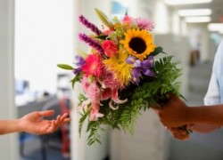 Наша доставка цветов в Саратове предлагает букет в стиле минимализм