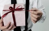 Как выбрать достойный подарок мужчине Как выбрать достойный подарок мужчине